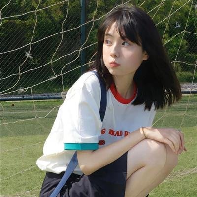花落水流红